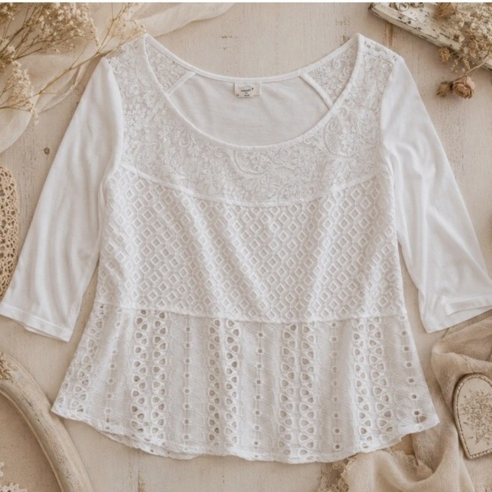 Lace And Eyelet White Women's Peplum Top SZ S by Tiny